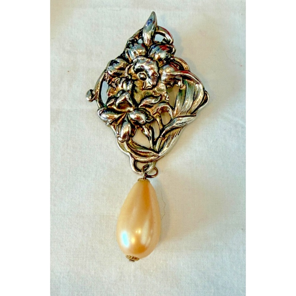 Vintage French Art Nouveau Style Brooch Floral Motif with Drop Pearl
